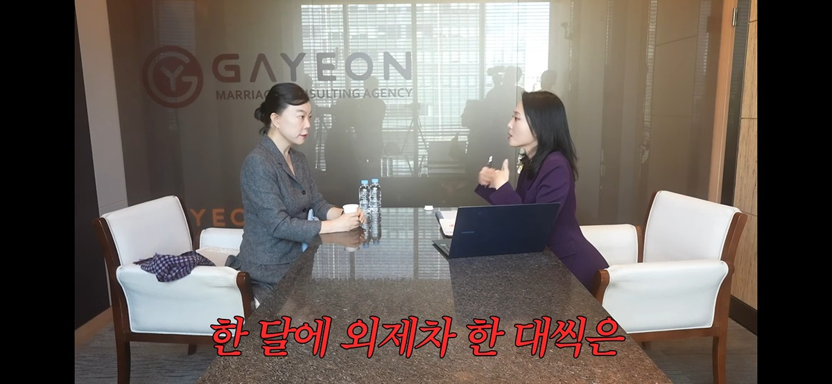 혼자-사는-게-너무-좋아서-가끔-자다가도-웃는다는-최화정.jpg-0-이미지