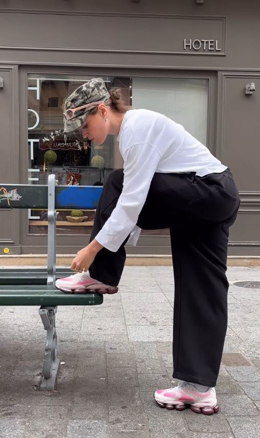 올-가을-트렌드라는-핑크-운동화-스타일-8-이미지