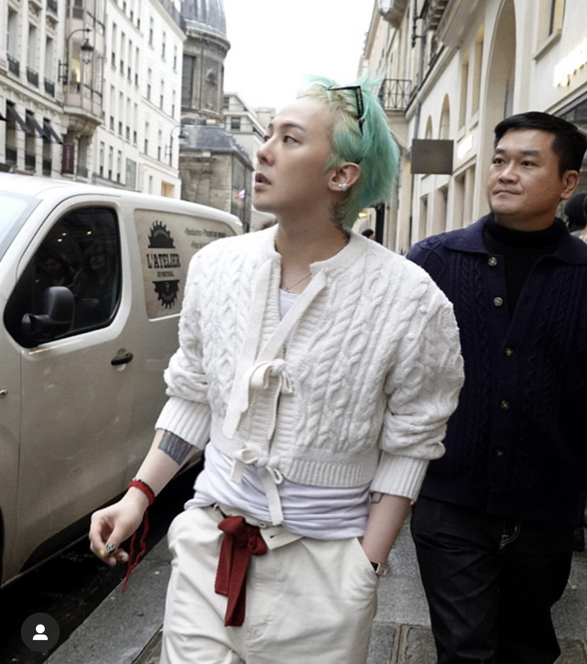 다시-예전처럼-다양하게-스타일링해서-입기-시작해-팬들한테-반응좋은-지드래곤-사복-근황.jpg-49-이미지