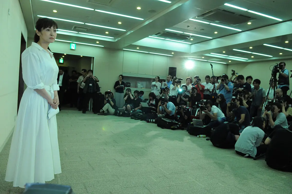 만나는-남자마다-유부남이어서-이미지가-추락했던-일본-여자연예인-32-이미지