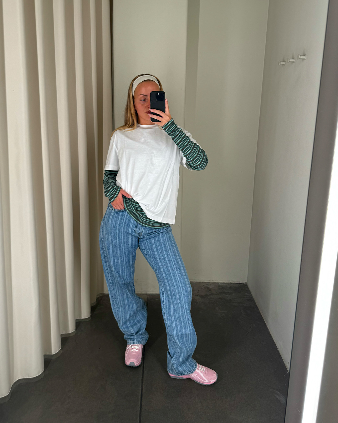 올-가을-트렌드라는-핑크-운동화-스타일-4-이미지