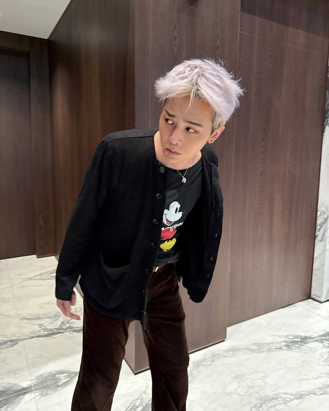 다시-예전처럼-다양하게-스타일링해서-입기-시작해-팬들한테-반응좋은-지드래곤-사복-근황.jpg-12-이미지