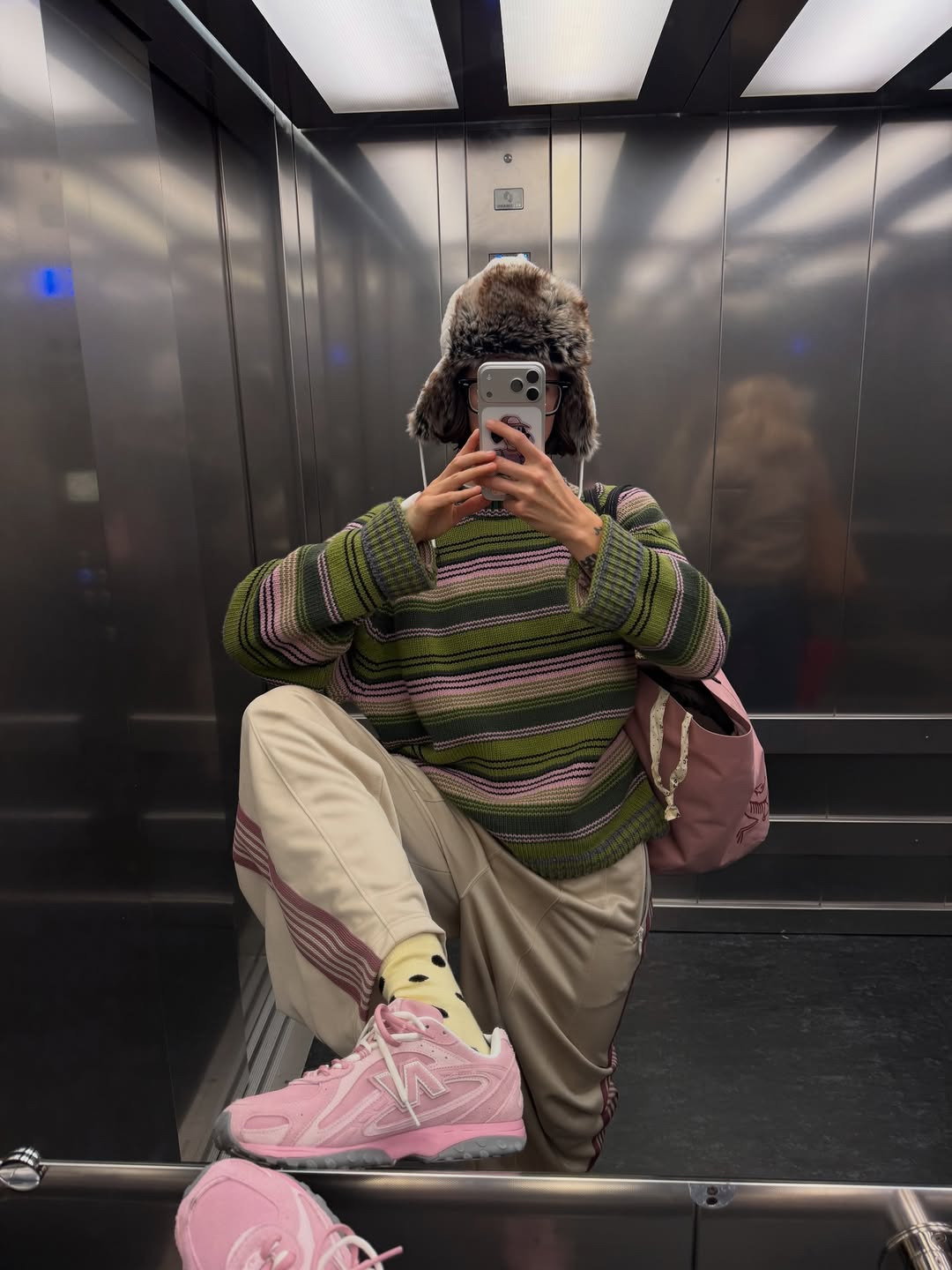 올-가을-트렌드라는-핑크-운동화-스타일-3-이미지