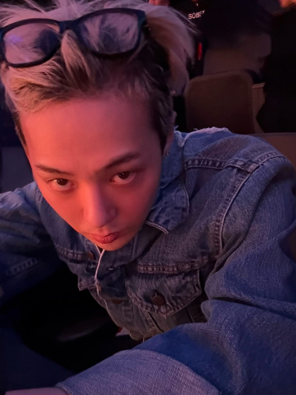 다시-예전처럼-다양하게-스타일링해서-입기-시작해-팬들한테-반응좋은-지드래곤-사복-근황.jpg-50-이미지