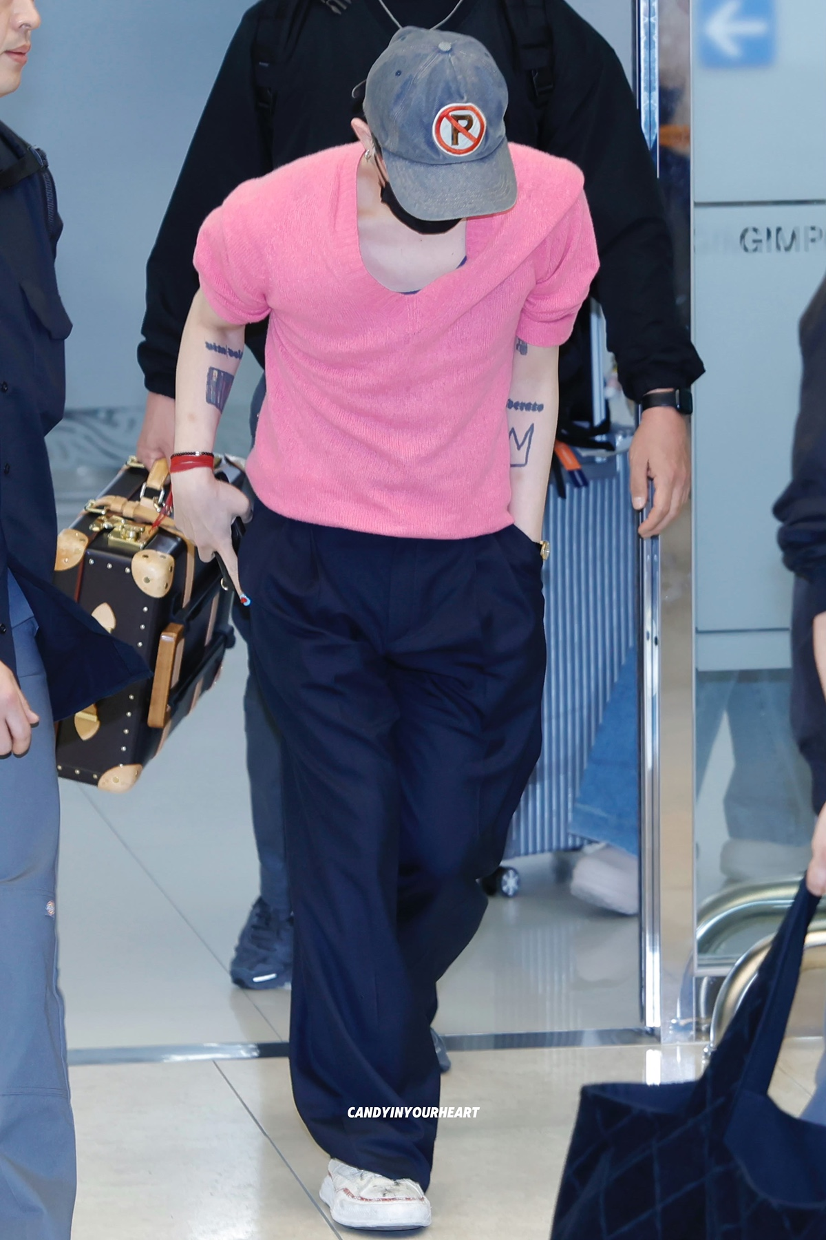 다시-예전처럼-다양하게-스타일링해서-입기-시작해-팬들한테-반응좋은-지드래곤-사복-근황.jpg-17-이미지