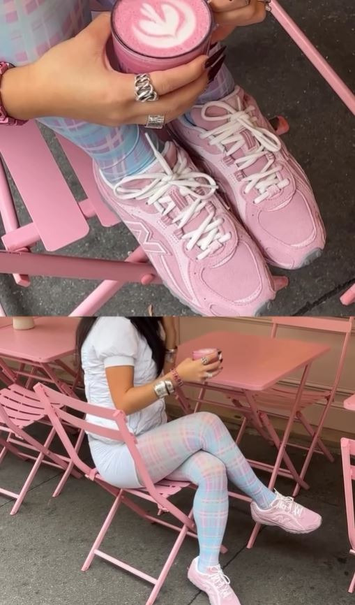 올-가을-트렌드라는-핑크-운동화-스타일-10-이미지