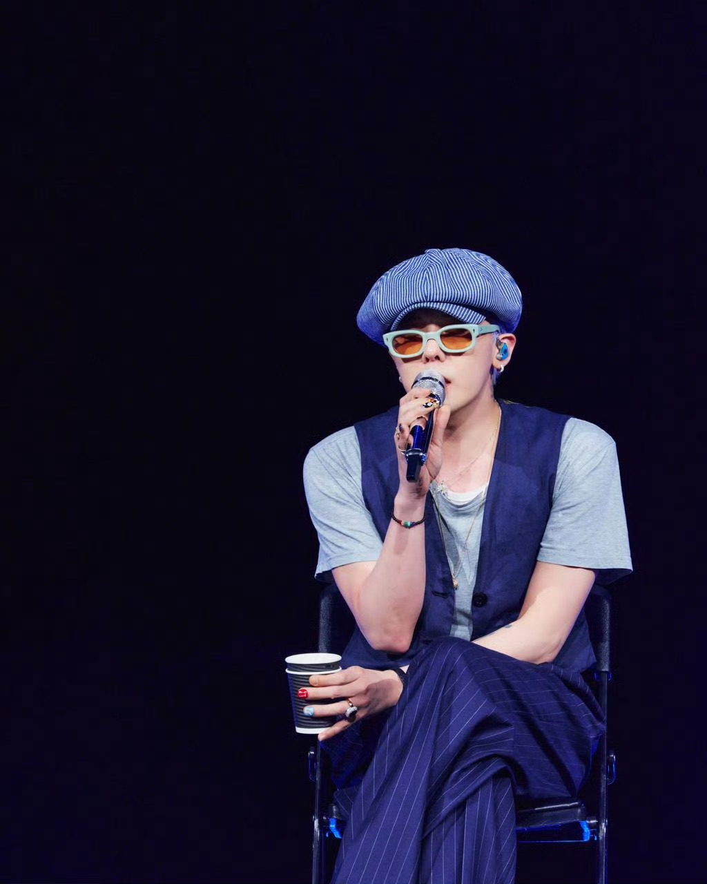 다시-예전처럼-다양하게-스타일링해서-입기-시작해-팬들한테-반응좋은-지드래곤-사복-근황.jpg-48-이미지