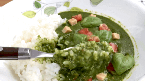 비주얼-쉽지-않은데-맛은-있다는-시금치-카레.gif-1-이미지