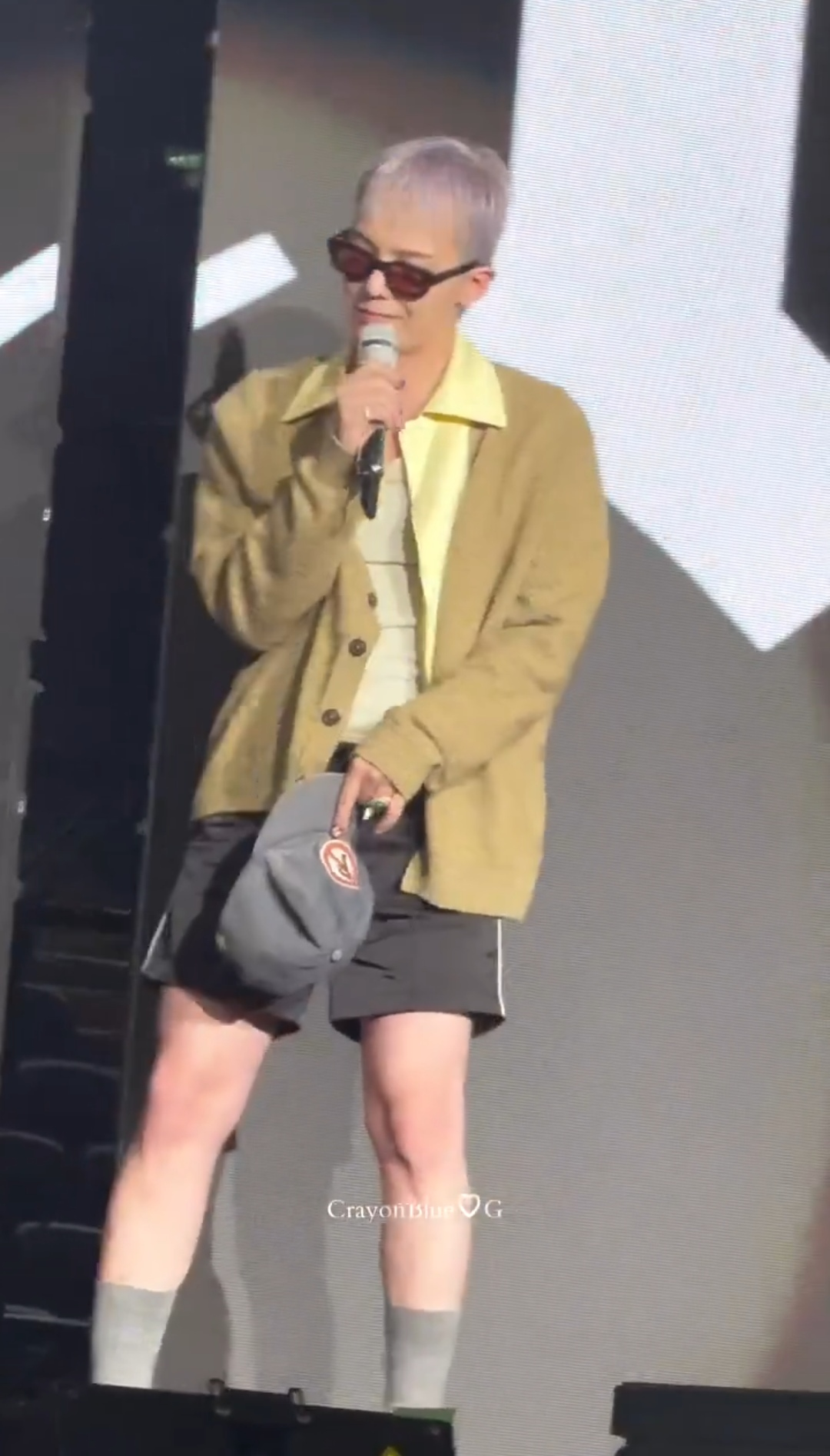 다시-예전처럼-다양하게-스타일링해서-입기-시작해-팬들한테-반응좋은-지드래곤-사복-근황.jpg-24-이미지