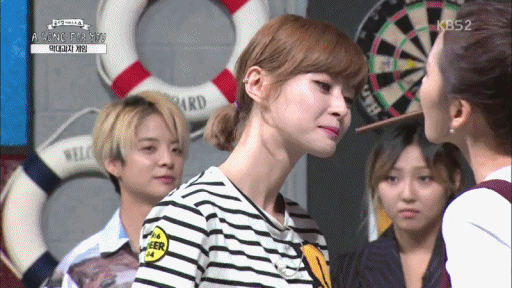 빼빼로-게임을-대하는-두-걸그룹의-차이-9-이미지