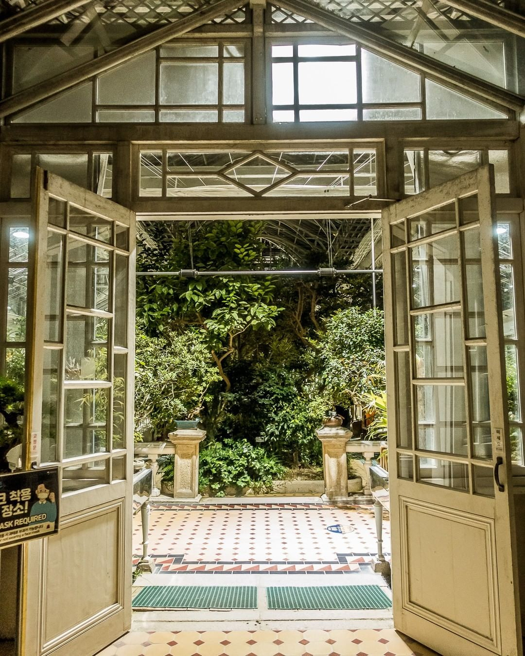 이-계정-운영자님은-진짜-직업-잘-고르신-거-같음-한국에-이런-데가-있다고-짤을-주머니에서-마구-꺼냄-1-이미지