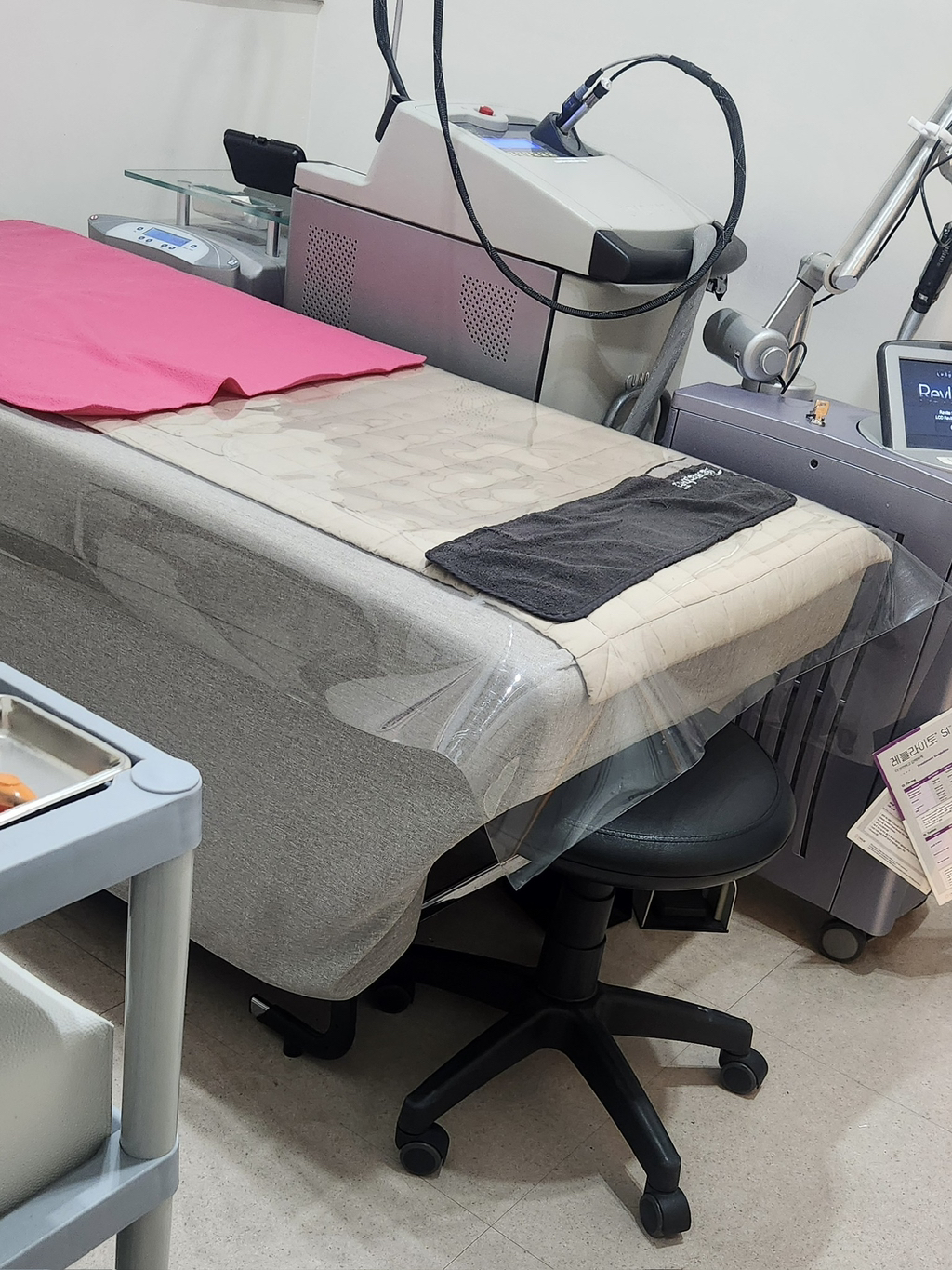 7년차-피부과-직원이-말해준-피부고민별-관리비법(모공,여드름,노화,수분,블랙헤드)-0-이미지