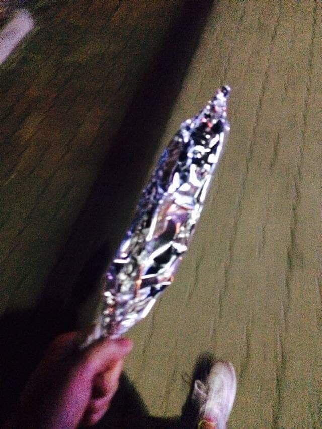 닭꼬치-들고가다-경찰한테-걸림-1-이미지