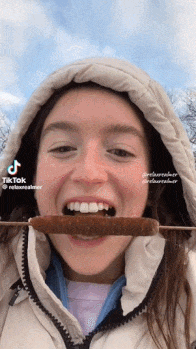 솜털-같은-씨앗이-터져-나오는-부들-식물-0-이미지