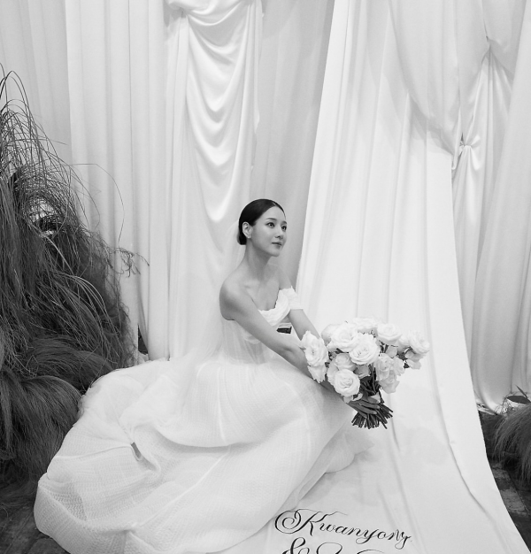 '나솔'-22기-옥순♥경수,-결혼식-사진-대방출…-화보-뺨치는-웨딩-사진에-"영혼-갈아-넣어"-4-이미지