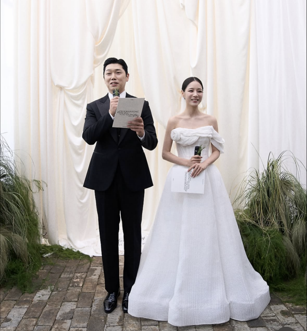 '나솔'-22기-옥순♥경수,-결혼식-사진-대방출…-화보-뺨치는-웨딩-사진에-"영혼-갈아-넣어"-0-이미지