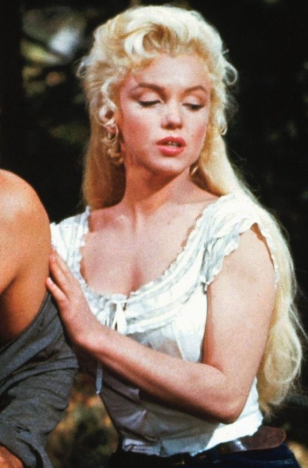 대부분은-생소하다는-긴머리-마릴린-먼로-2-이미지