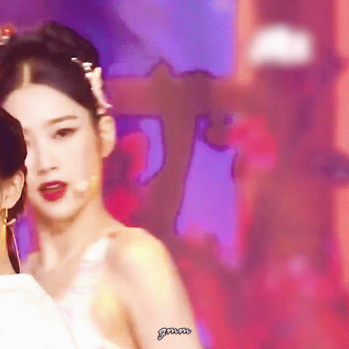 오마이걸-승희-피셜-지호가-대기실에서도-끼를-끼를-엄청-부렸던-무대...gif-4-이미지