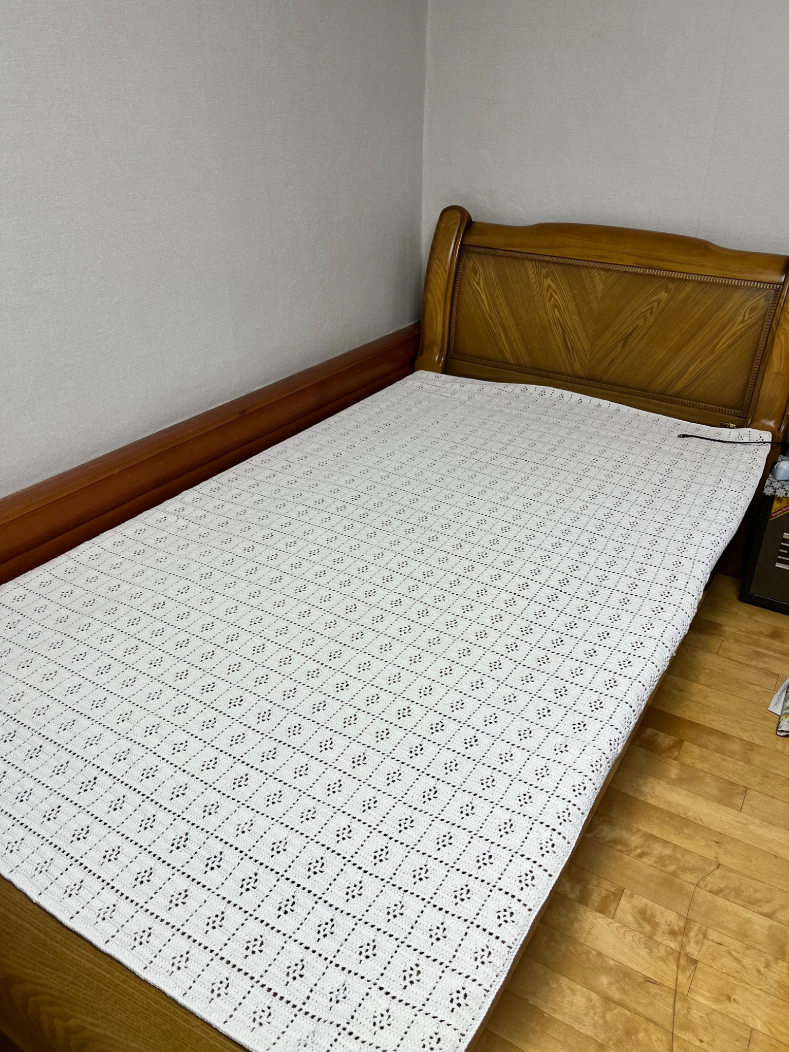 할머니가-친구에게-선물받은-코바늘-침대커버-0-이미지