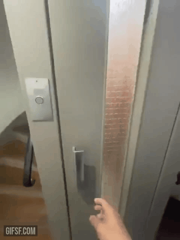 1인용-엘리베이터-탈-수-있다-vs-못-탄다-0-이미지