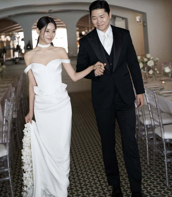 '나솔'-22기-옥순♥경수,-결혼식-사진-대방출…-화보-뺨치는-웨딩-사진에-"영혼-갈아-넣어"-1-이미지