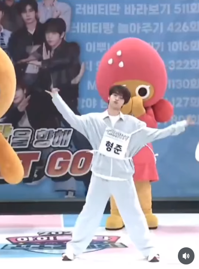 팀이름-알리려고-아육대-무대-올라가서-춤췄다는-남돌-0-이미지