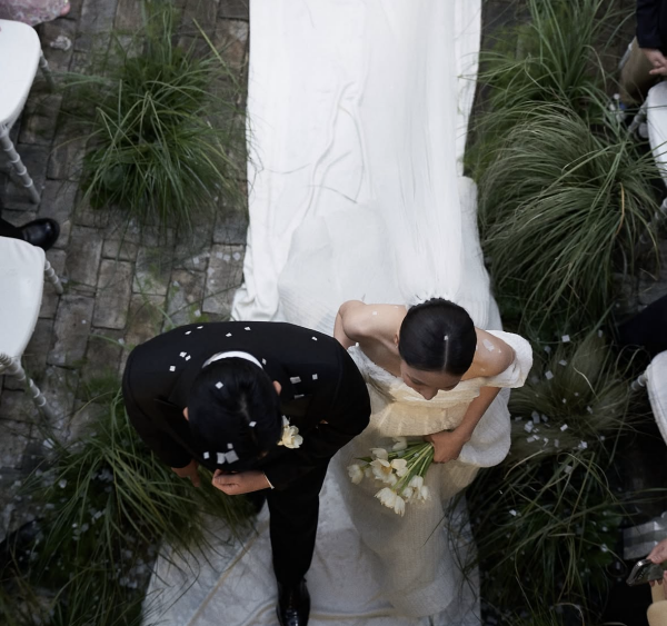 '나솔'-22기-옥순♥경수,-결혼식-사진-대방출…-화보-뺨치는-웨딩-사진에-"영혼-갈아-넣어"-9-이미지