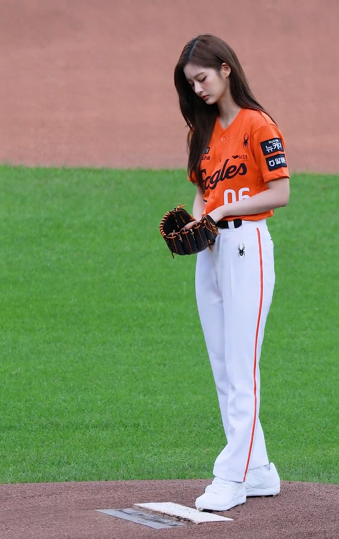 트위터에서-알티타는-설윤-시구-복장.jpg-2-이미지