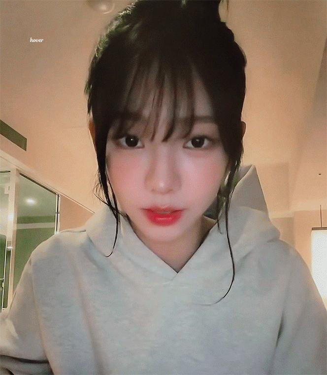 카리나,-라이브-방송.gif-0-이미지