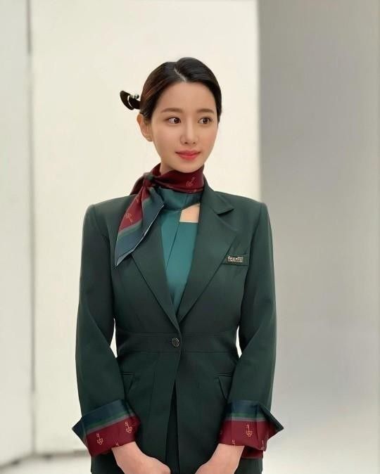 승무원-유니폼과-배우들.jpg-14-이미지