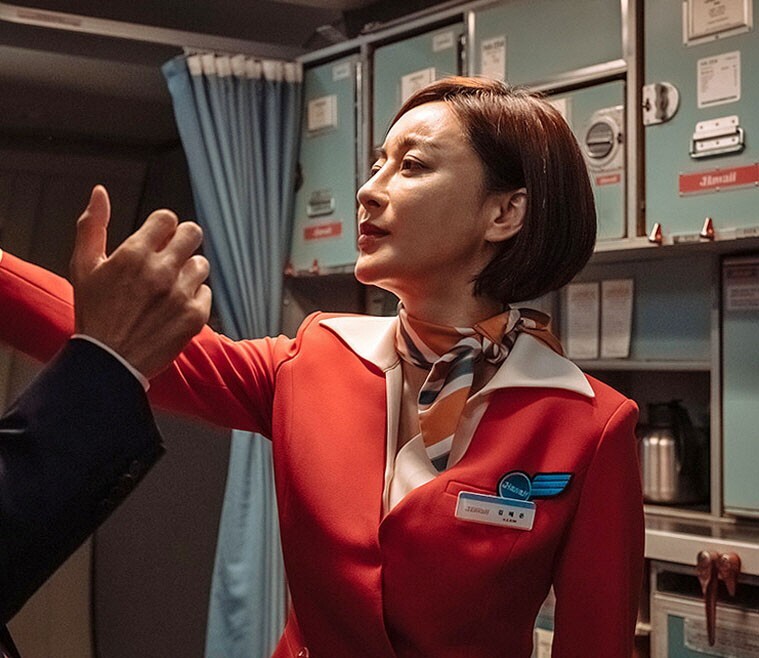 승무원-유니폼과-배우들.jpg-26-이미지