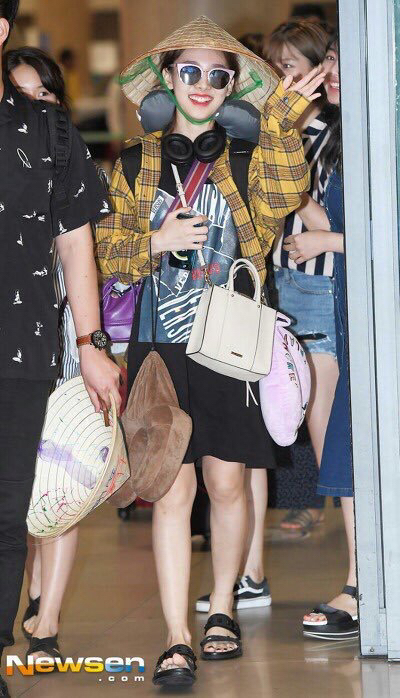 너무-과한-해외여행을-즐긴-트와이스-나연.jpg-1-이미지