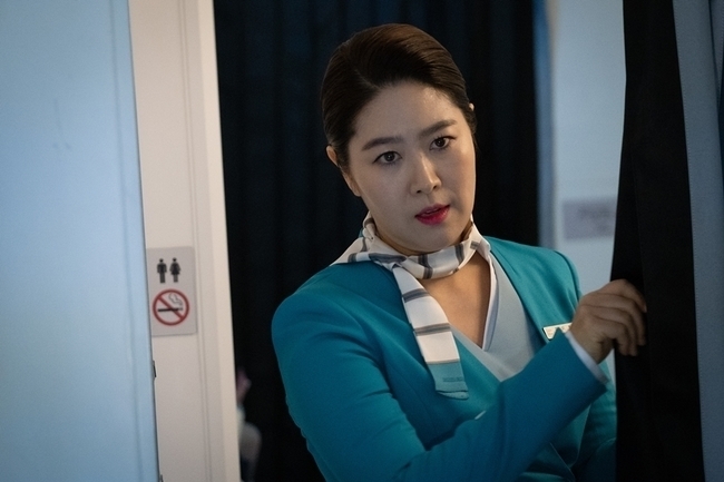 승무원-유니폼과-배우들.jpg-17-이미지