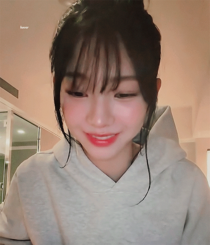 카리나,-라이브-방송.gif-1-이미지