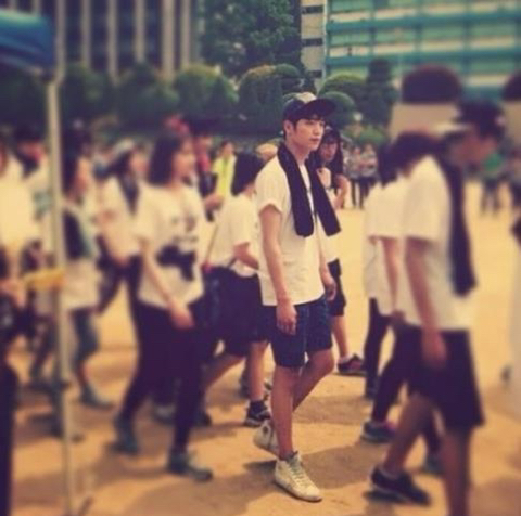 서강준-과거-대학시절-체육대회-찍찍-1-이미지