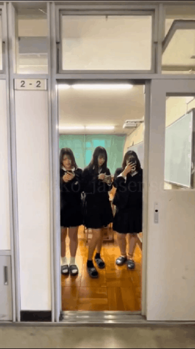 요즘-일본-여고생-놀이.gif-2-이미지