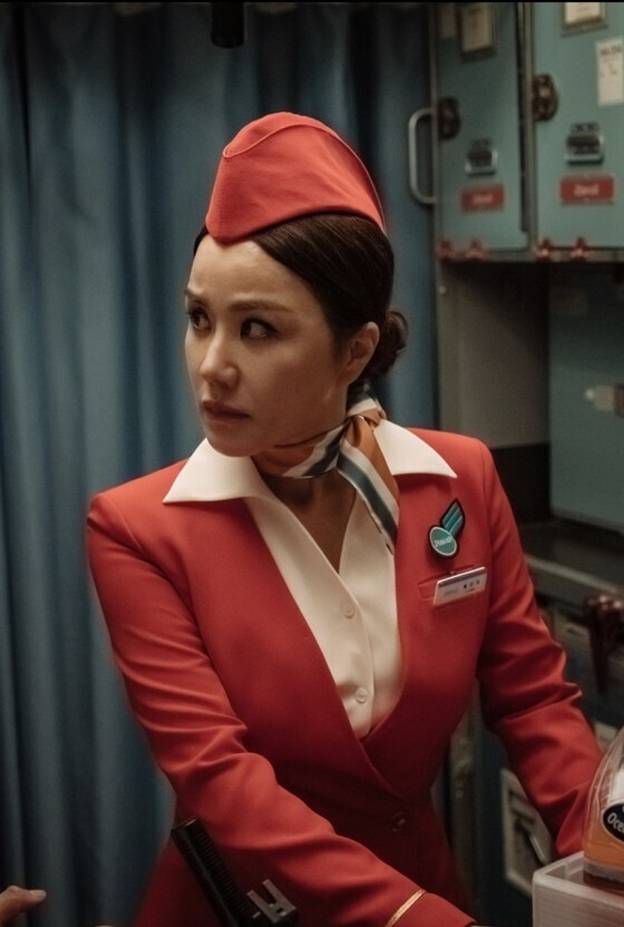 승무원-유니폼과-배우들.jpg-25-이미지