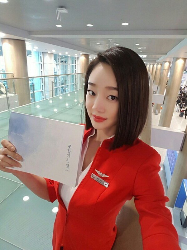 승무원-유니폼과-배우들.jpg-15-이미지