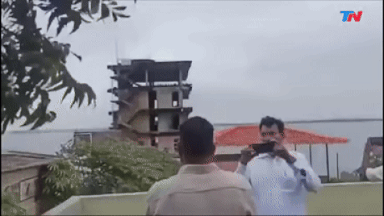 철거현장서-날아온-파편-0-이미지