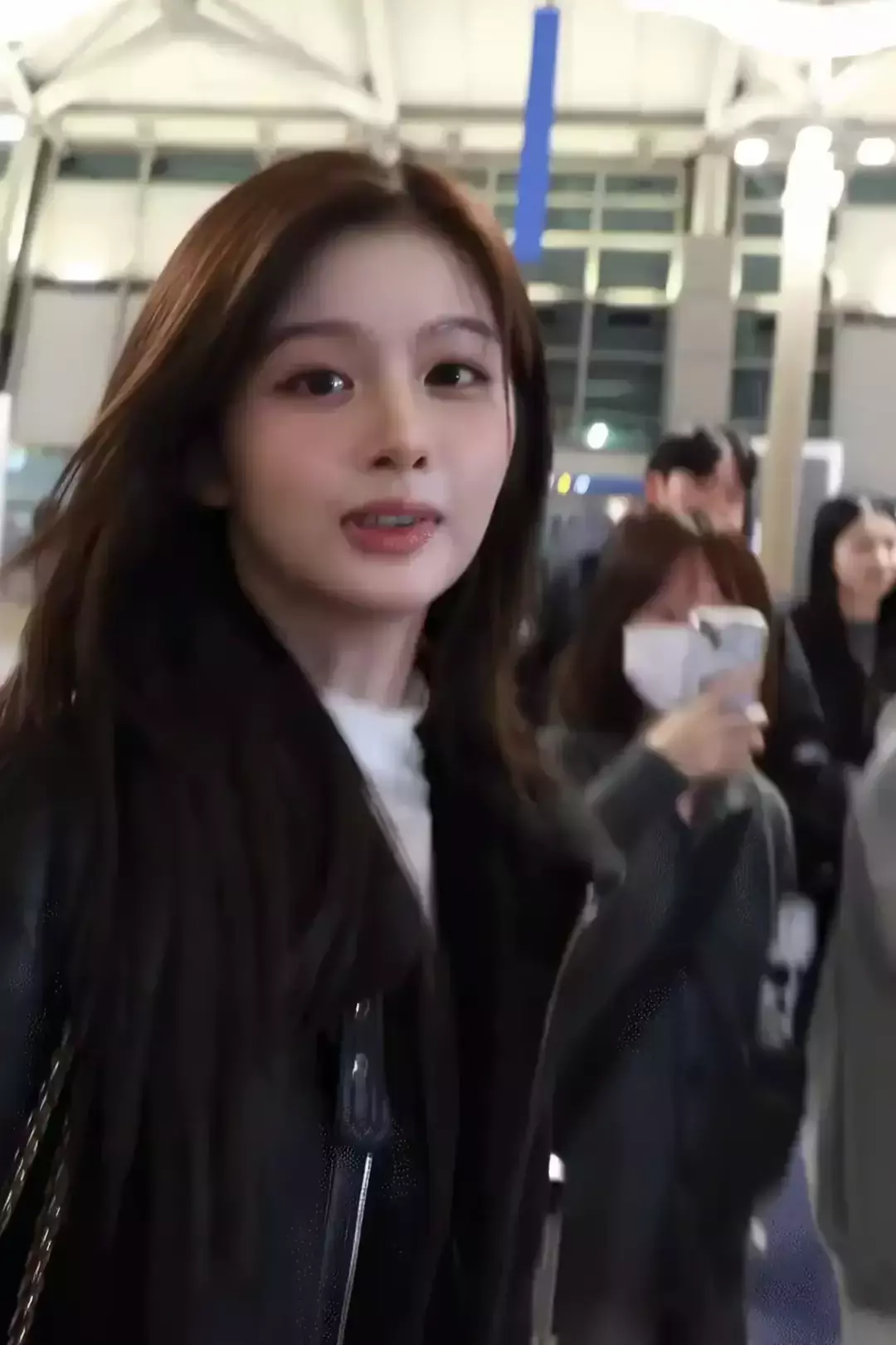 출국하는-엔믹스-설윤-9-이미지