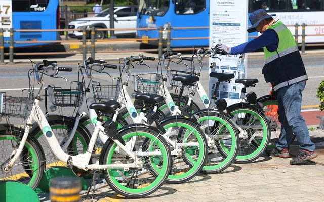 "서울시민-1인당-25번씩-탔다"…'10살-따릉이'가-바꾼-풍경-0-이미지