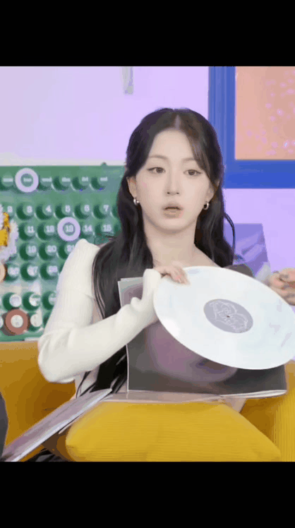 LP판-잡는법을-몰라서-팬들에게-혼나는-오해원-0-이미지