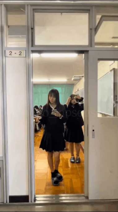 요즘-일본-여고생-놀이.gif-1-이미지