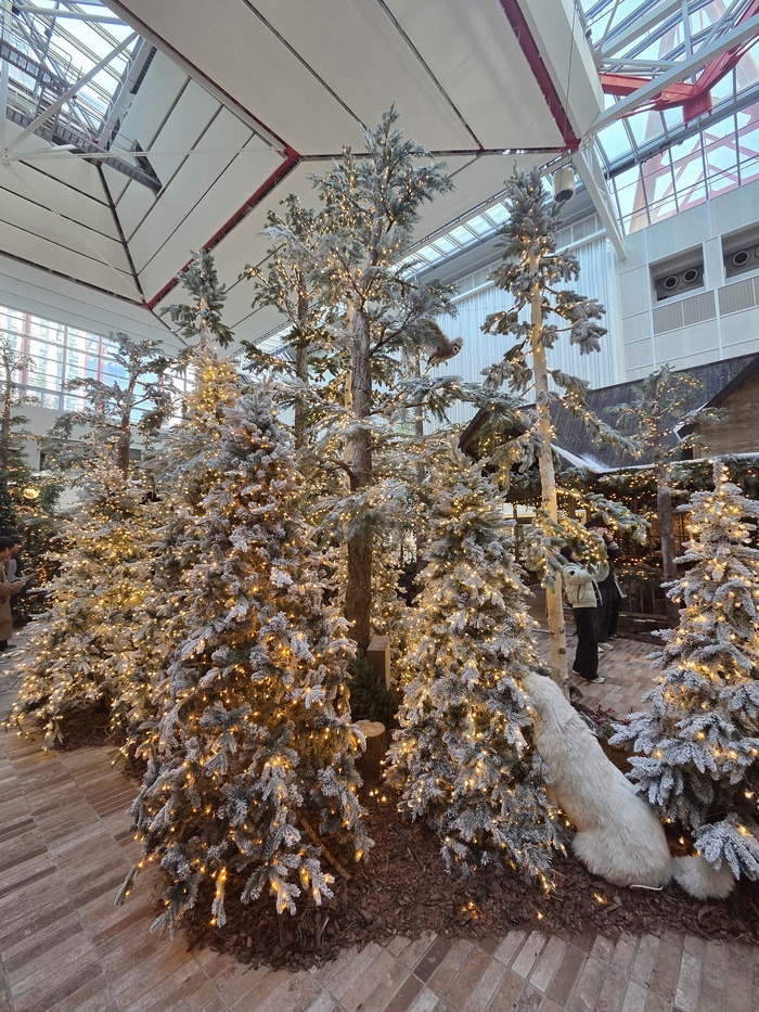 더현대-서울-2025-크리스마스-장식---해리의-크리스마스-공방-2-이미지