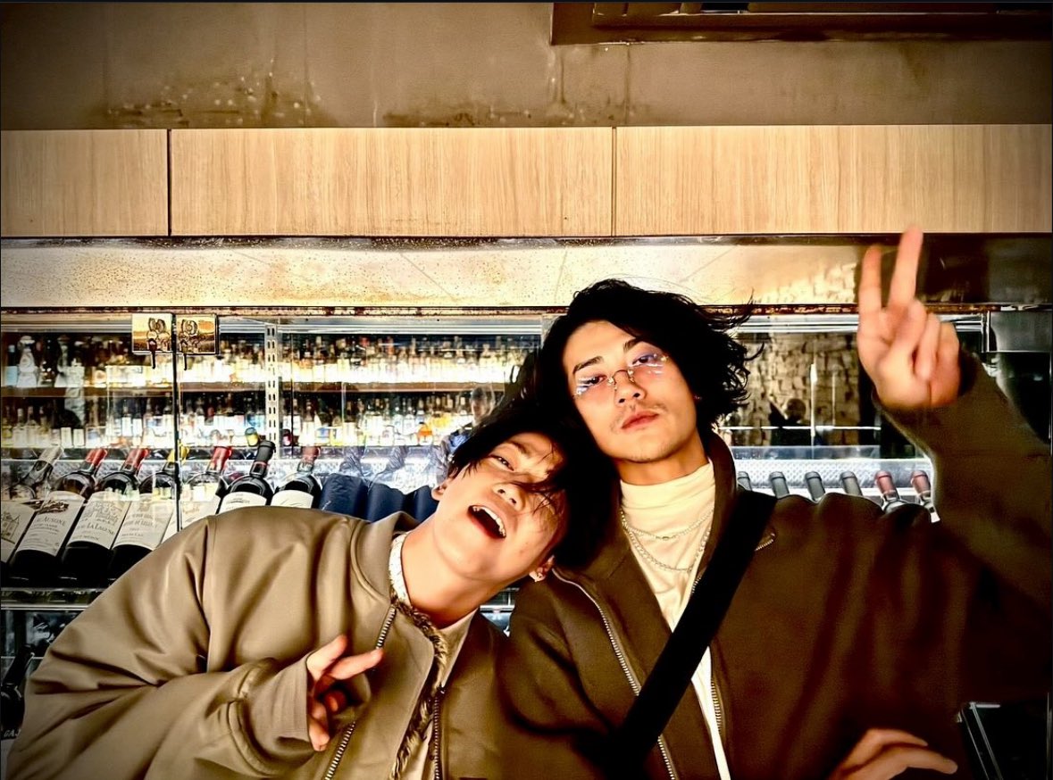 제이돌-방금-올라온-카메나시카즈야-아카니시진-투샷-0-이미지