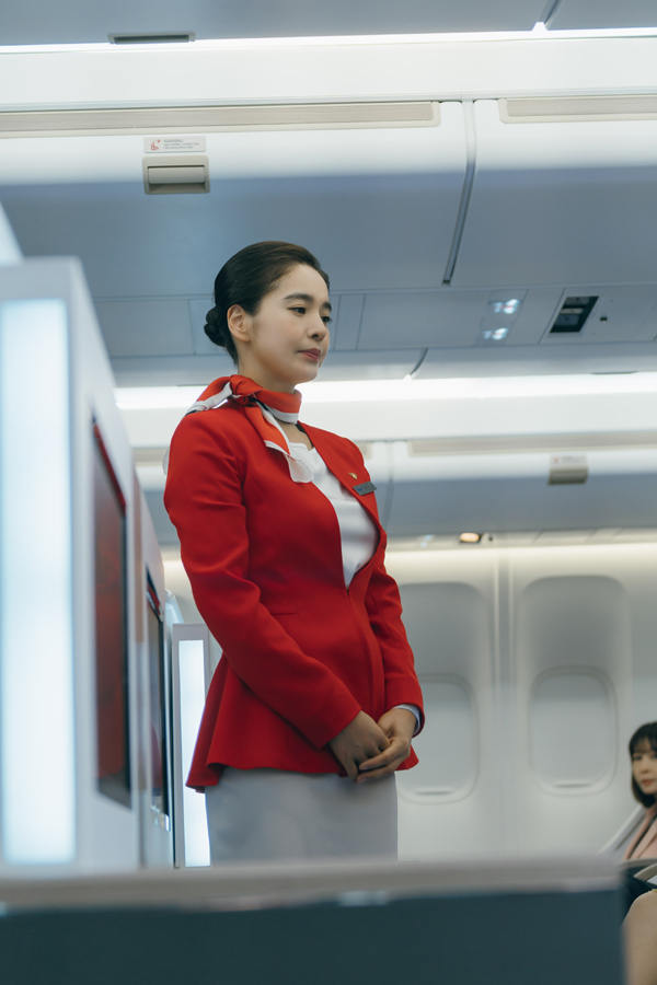 승무원-유니폼과-배우들.jpg-12-이미지