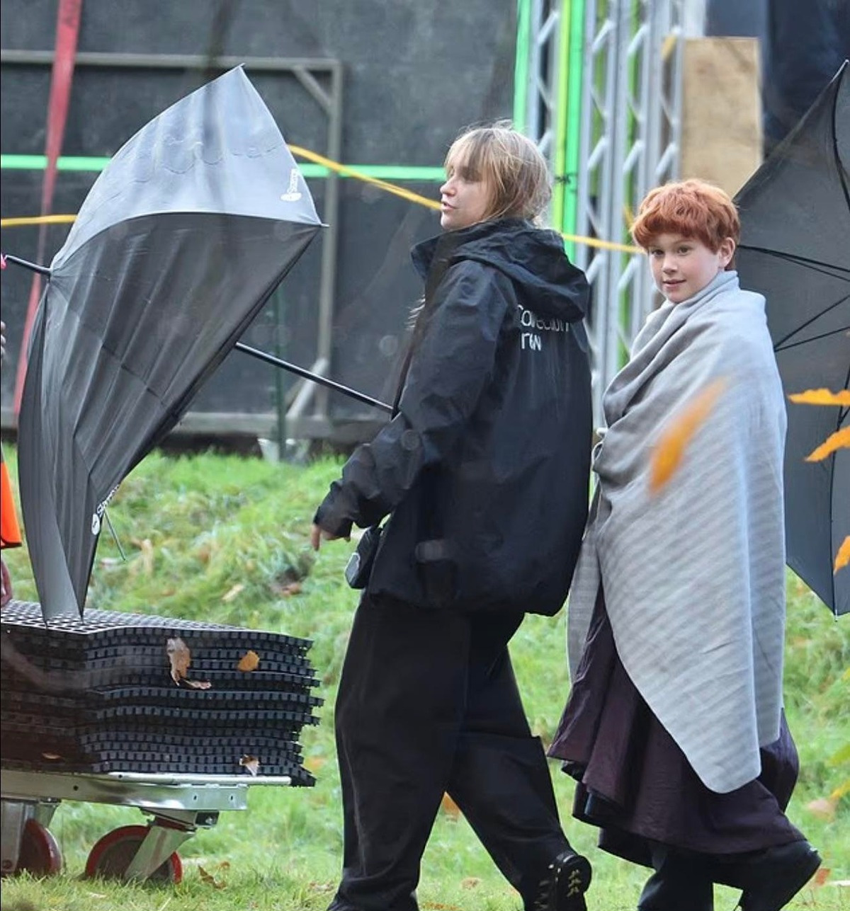 해리포터-드라마판-호그와트-빗자루수업-촬영짤-1-이미지