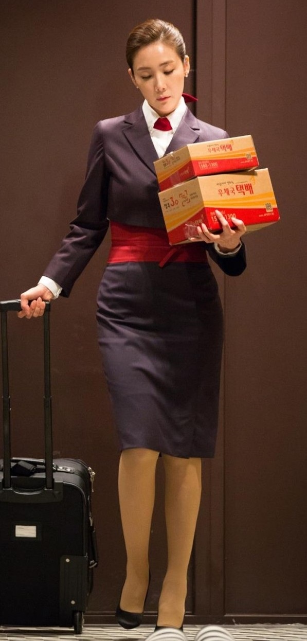 승무원-유니폼과-배우들.jpg-19-이미지