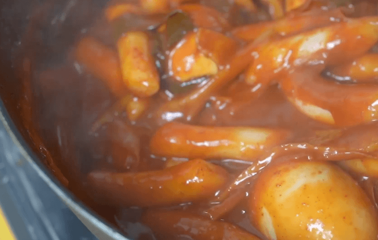 떡볶이는-이것저것-넣지말고-싼티나게-하라는-어머니...jpg-1-이미지