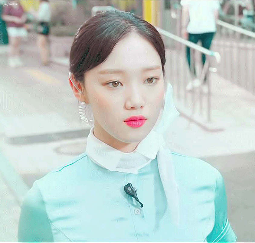 승무원-유니폼과-배우들.jpg-0-이미지